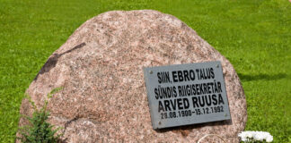 Aakaru külas avati endise riigisekretäri Arved Ruusa mälestuskivi