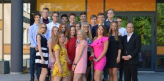 Ülenurme Gümnaasiumi 9. ja 12. klasside lõpetajad aastal 2018