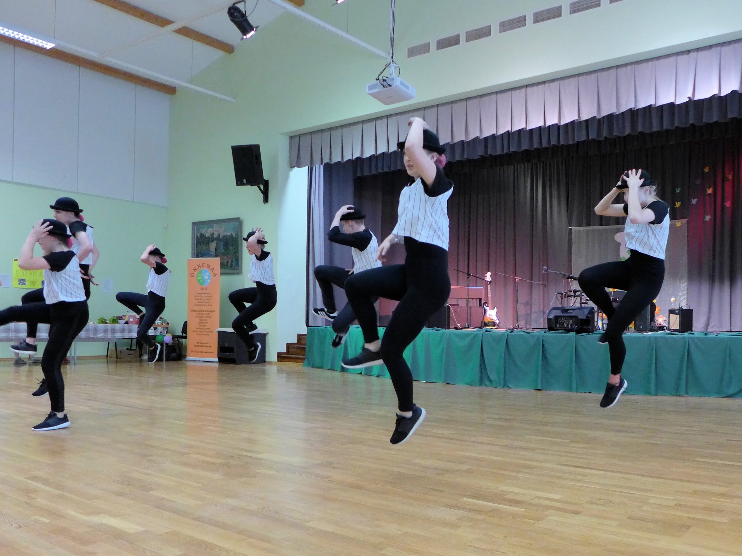 Meie valla lapsed tegid lastekaitsepäeva ilusaks