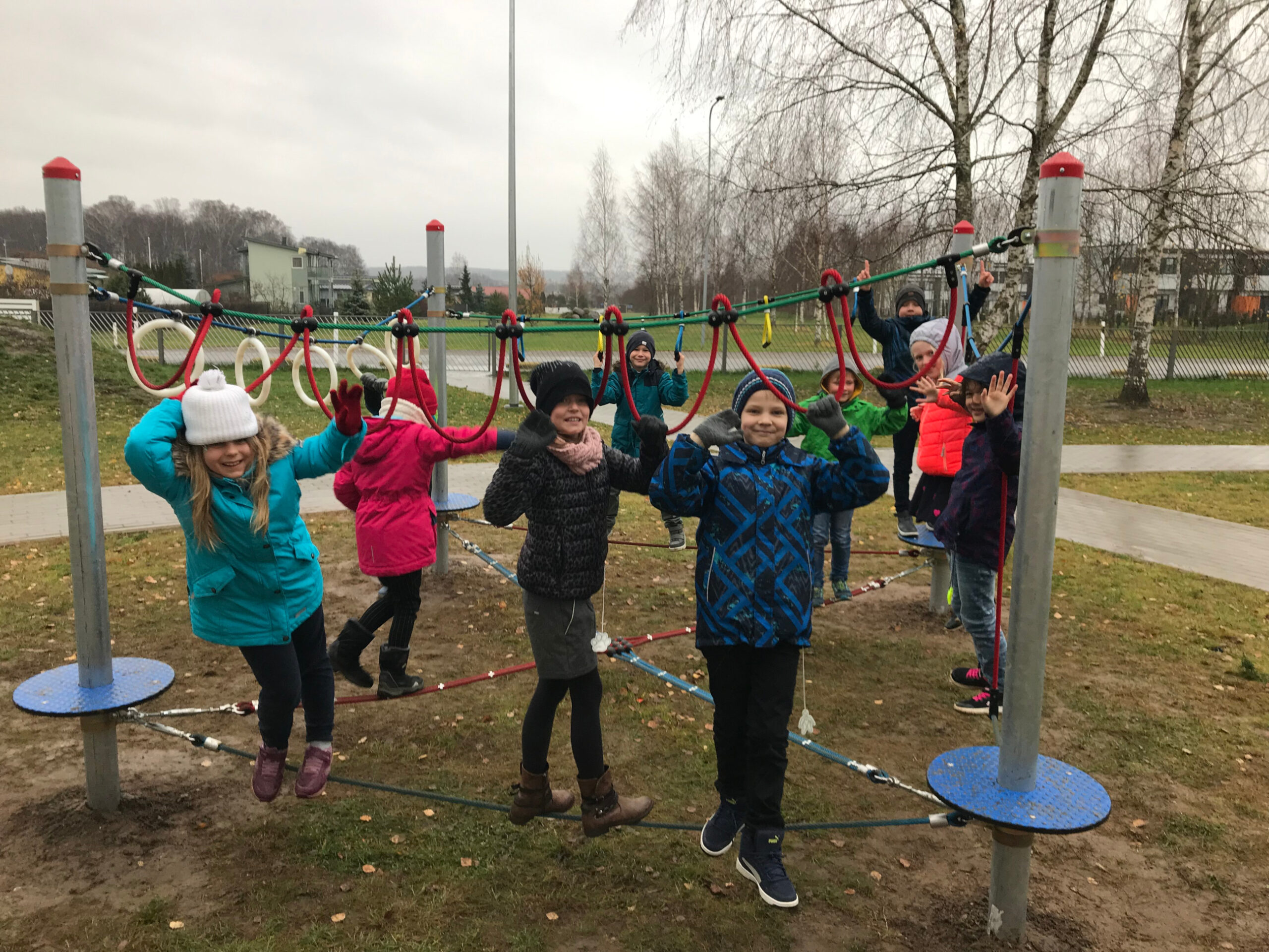 Koolimaja ja kooliõu kutsuvad liikuma