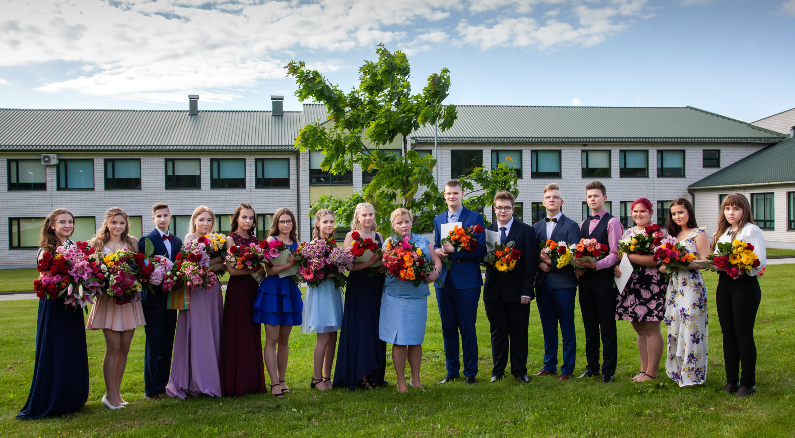 Viisteist värsket vilistlast