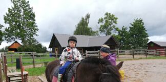 Kuuste koolilapsed käivad ratsutamas