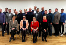 Vallaleht pakub sõna Grupipilt.