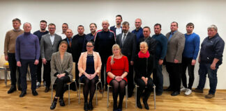 Vallaleht pakub sõna Grupipilt.