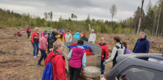 Raamatukogurahvas läks metsale appi