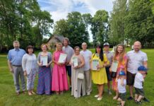 Kambja mõisapargis tunnustati valla kauneimaid kodusid