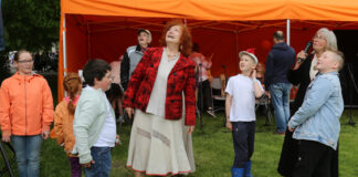 Unipiha koolipere laulis vihmapilved eemale