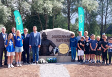 Johannes Kotkase sünnitalus avati olümpiasangarile pühendatud mälestuskivi