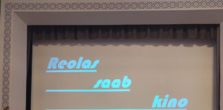 Reolas saab kino Kultuurimaja lava kinoekraaniga.