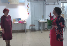 Vana-Kuuste külapidude traditsioon tähistas juubelit Tänu avaldamine, lillelde üleandmine.