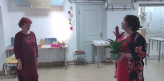 Vana-Kuuste külapidude traditsioon tähistas juubelit Tänu avaldamine, lillelde üleandmine.