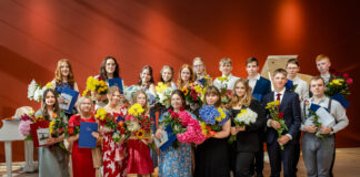 Ülenurme muusikakooli XXXII lend Koolilõpetajate ühispilt.