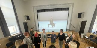 Kambja Kooriakadeemiat väisas maailmakuulus dirigent