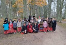 Pärimusansambli Tähelinnud mardisandid käisid mardilaupäeva lustikäigul