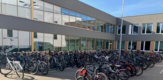 Valdav osa lastest kannavad kiivrit, kuid vähesed lukustavad ratta