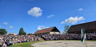 Kambja valla koolide lõpetajad kogunevad lõpuaktustele