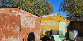 Avatakse Tõrvandi haljasala kinnistul asuvad plekkgaraažid