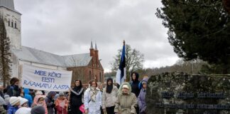 Raamatusõbralikus Kambjas alustati eesti raamatu aastat tulevikkuvaatava sammulugemisega