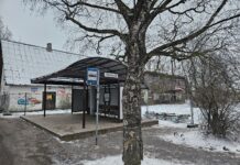 Tõrvandi endine pood ja kontorihoone sai piirdeaia