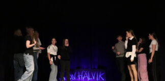 Kambja õpilasnäitlejad seati ülevaatusel kiidukirjalisse aupaistesse