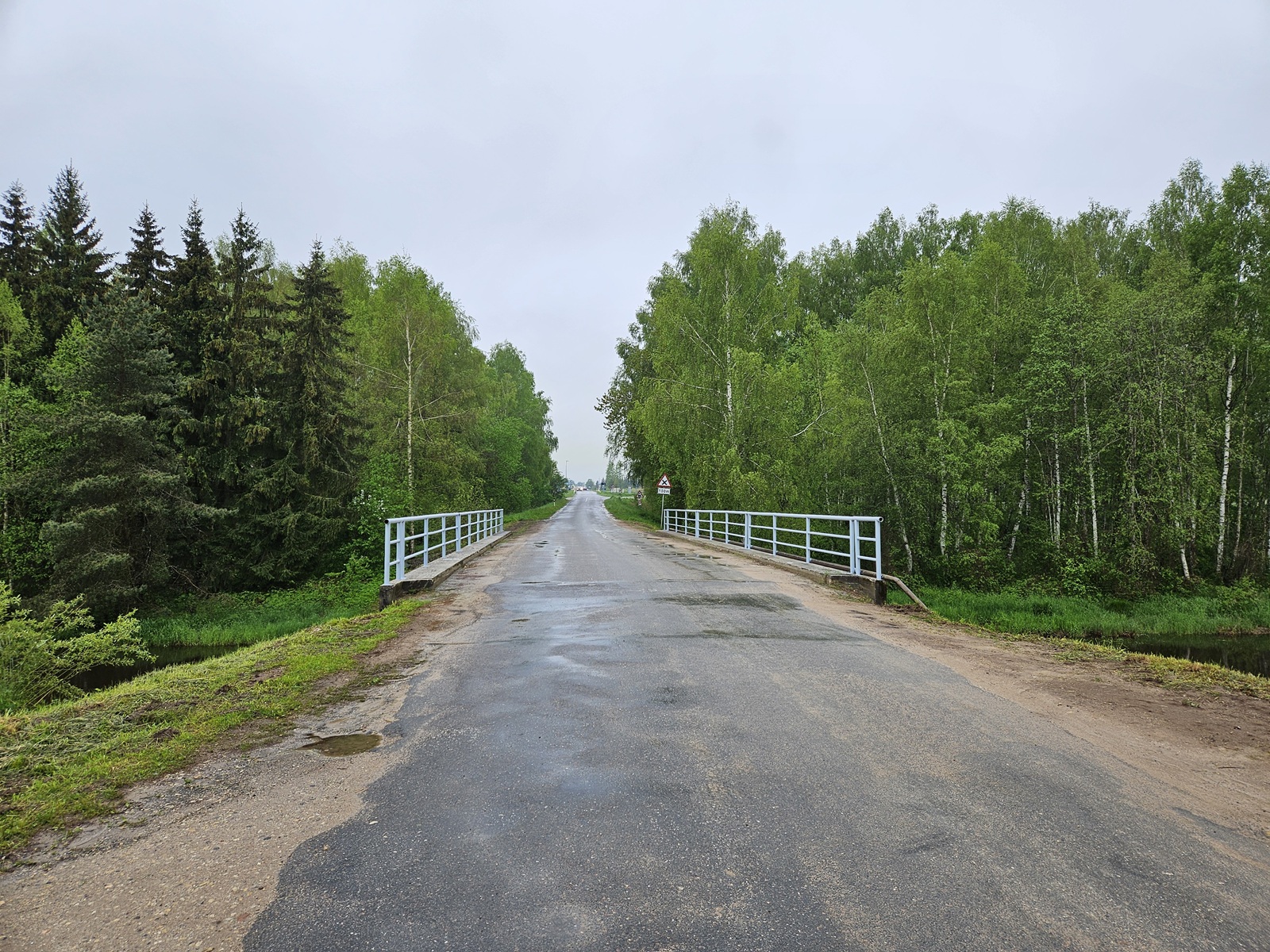 Lennu–Vangi teel asuva Poldri silla remonttööd toovad kaasa tee ajutise sulgemise liikluseks. 2. juunil 2025 toimuvad tee (nr 9490122) 0,350–0,518 lõigu remontt