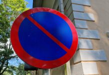 Tõrvandi Teeninduse teele kehtestatakse parkimiskeeld