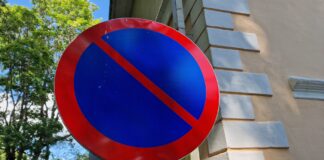 Tõrvandi Teeninduse teele kehtestatakse parkimiskeeld