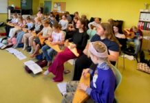 Tähelindude orkester tuiskas suvepuhkuselt tagasi pilli ja lauluga