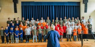 Kambja Kooriakadeemia jätkas koorimuusika propageerimist ja hariduse jagamist