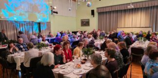 Eakate jõulupidu tõi kohale täismaja