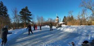 Unipiha kooli õuel avati uisuväljak – talverõõmud ootavad õues liikuma!