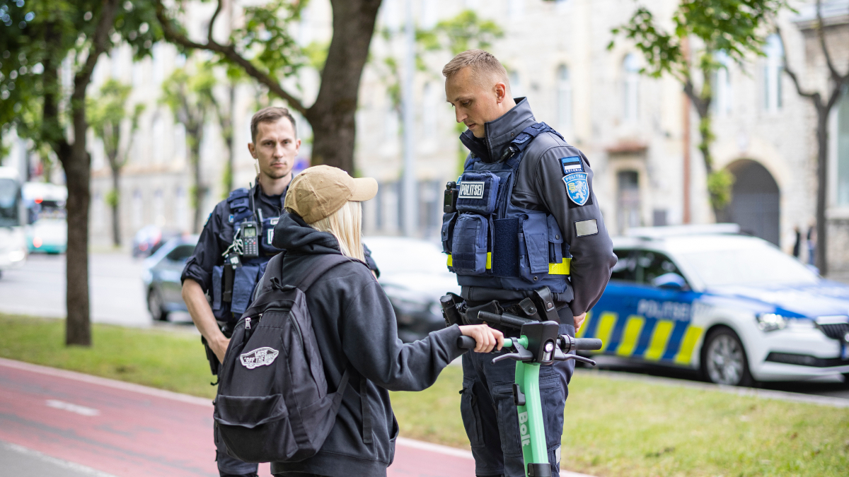 Politsei hiljutine elektritõukeratturite kontroll tõi välja tõsiasja, mida paljud lapsevanemad on juba aimanud: laste liikluskäitumine elektritõukeratastel on s