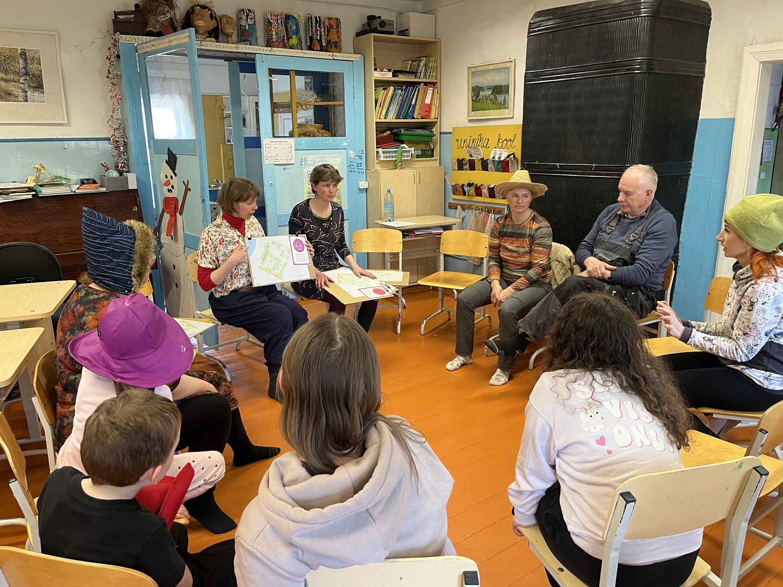 Unipiha kool, mis oma olemuselt on loovlooduskool kaunis ja maalilises Pangodis, on võtnud eesmärgiks korrastada kooliaeda. Selle raames toimusid Müko maasikuku