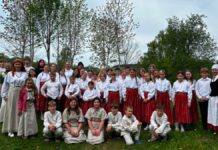 Unipiha Folk täitis kooliõue laulu ja pärimusmuusikaga